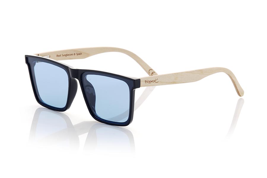 Gafas de Madera Natural de Arce SUND. Las gafas de sol SUND son el accesorio perfecto para los amantes de los diseños más angulosos y atrevidos. Fabricadas con una montura totalmente plana en color negro satinado, estas gafas destacan por sus formas cuadradas y angulosas, aptas tanto para hombres como para mujeres más atrevidas. Las varillas de madera de ARCE le dan un toque cálido y natural a estas gafas de sol que montan lentes planas transparentes en tonos amarillos, azules, rosas o verde khaki, una opción más discreta. Con las SUND lucirás un estilo moderno y desenfadado que no pasará desapercibido. Medida frontal 147x49mm Calibre: 55 Venta al Por Mayor y Detalle | Root Sunglasses® 